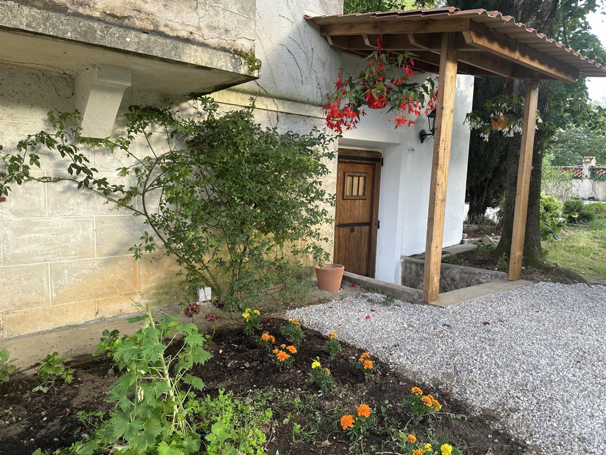Eden De Roques Bed & Breakfast Кастр Екстериор снимка